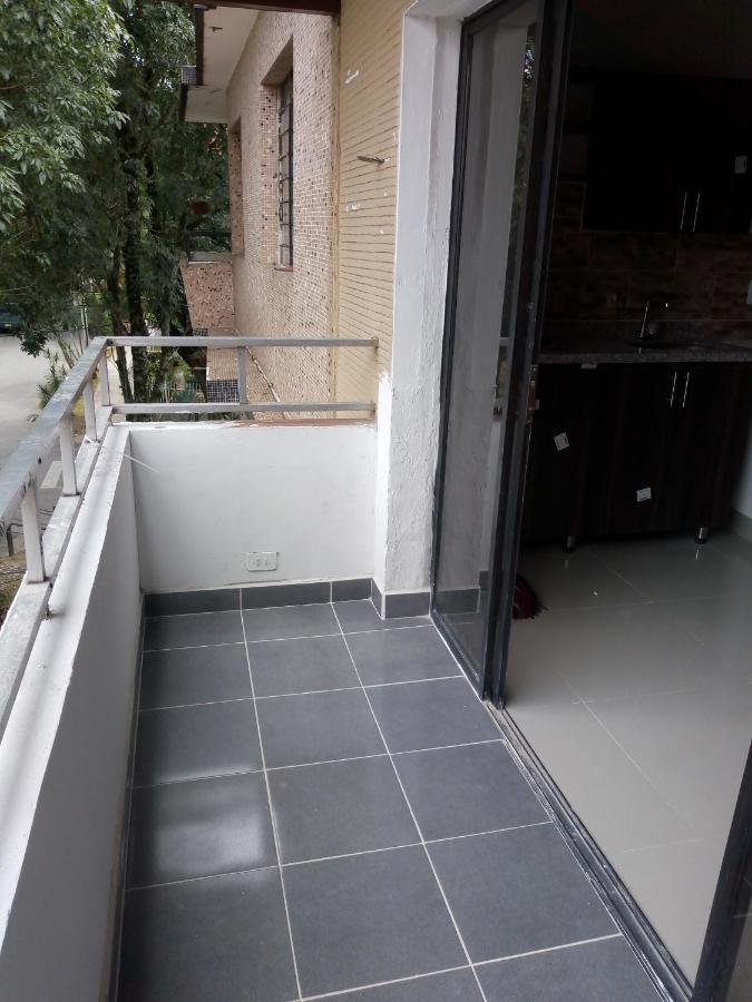 Apartamento Con Balcon Laureles Estadio Medellin