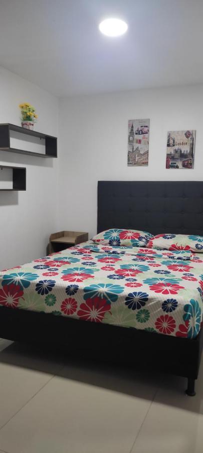 Apartamento Con Balcon Laureles Estadio Medellin