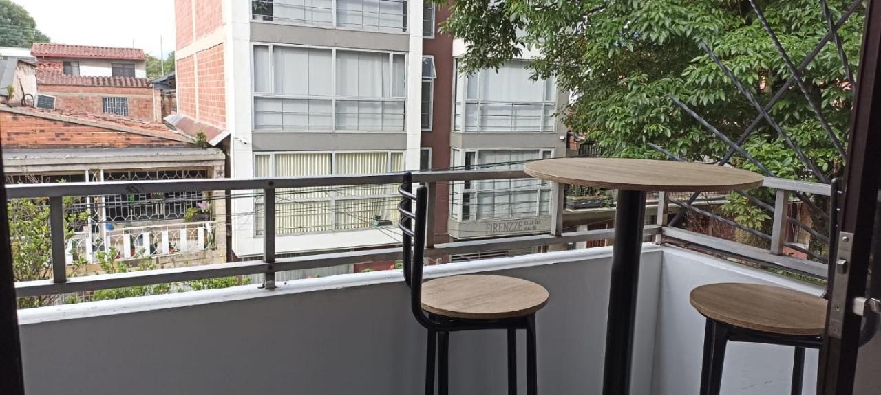 Apartamento Con Balcon Laureles Estadio *